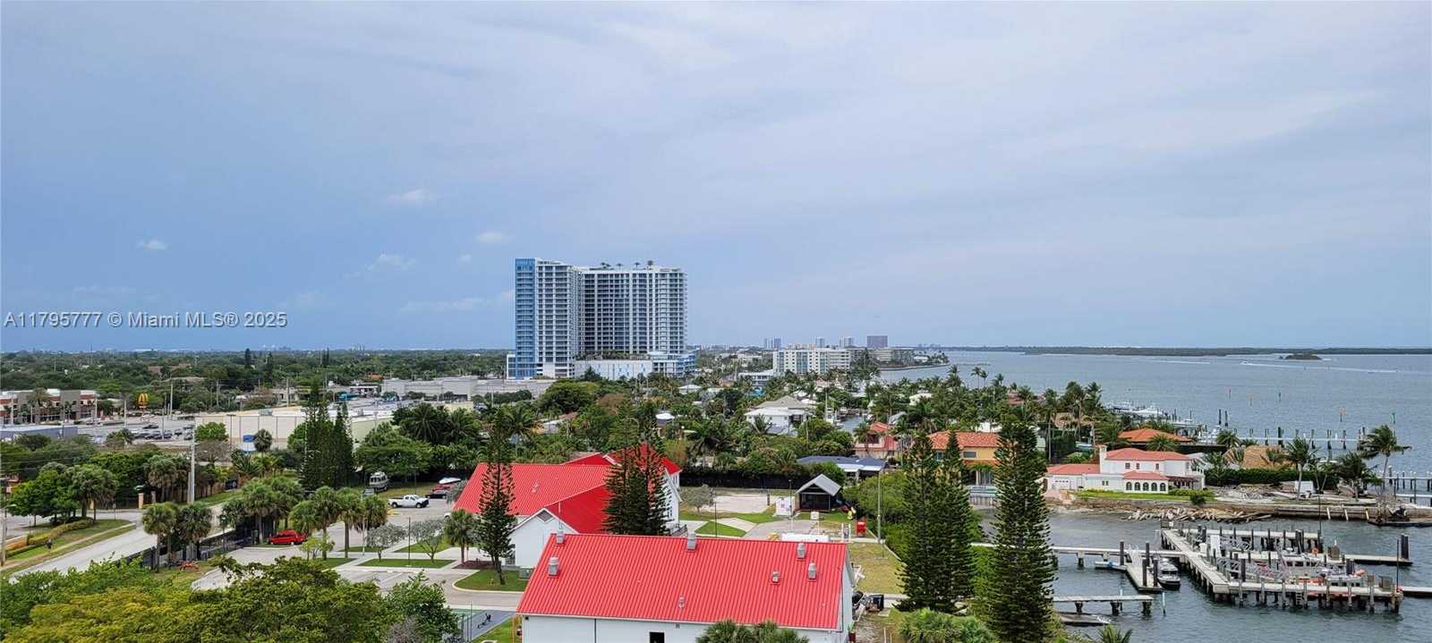 Small Image of 3040 LAKE SHORE DR PH2, Riviera Beach Number 31