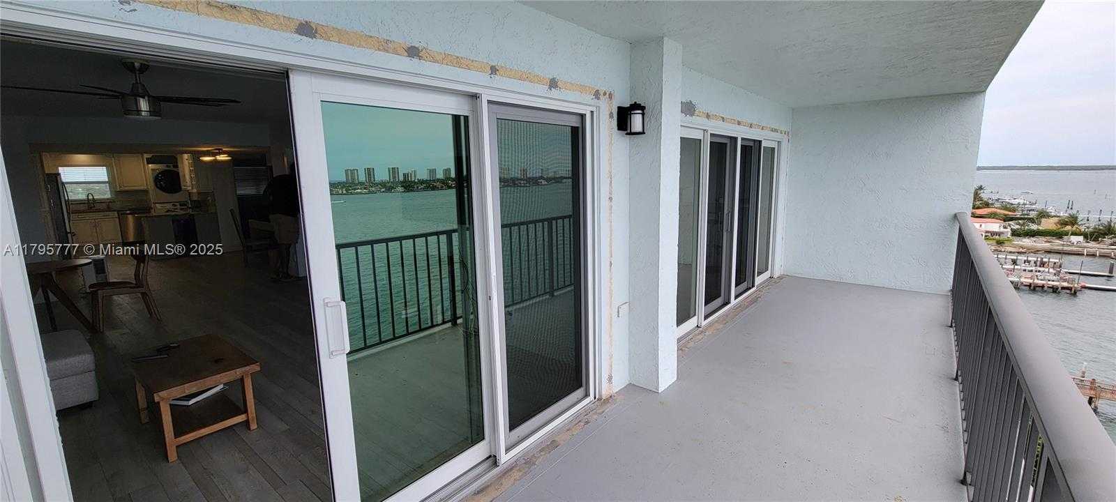 Small Image of 3040 LAKE SHORE DR PH2, Riviera Beach Number 32