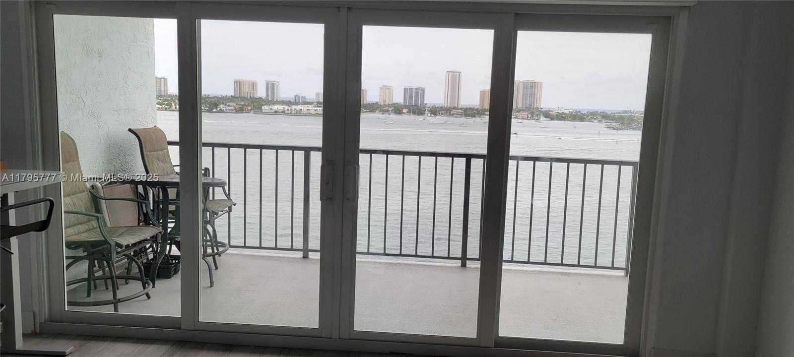 Small Image of 3040 LAKE SHORE DR PH2, Riviera Beach Number 33