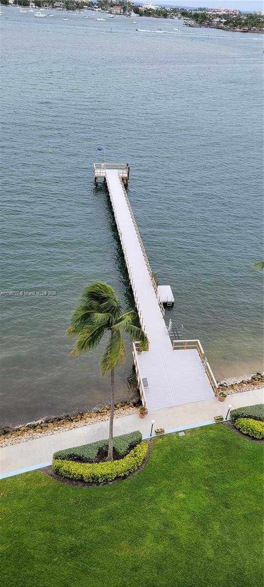 Small Image of 3040 LAKE SHORE DR PH2, Riviera Beach Number 34