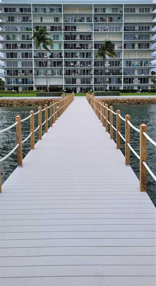 Small Image of 3040 LAKE SHORE DR PH2, Riviera Beach Number 35