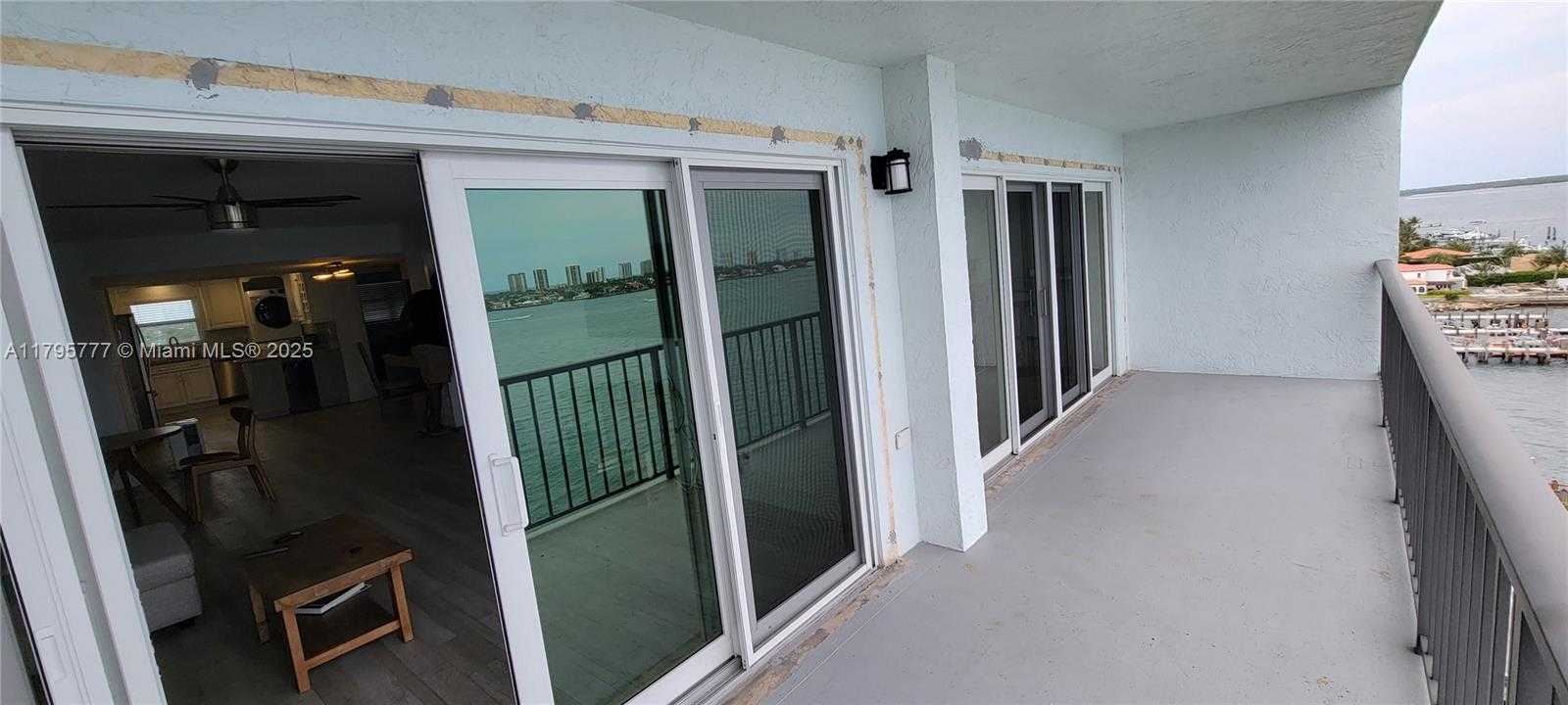 Small Image of 3040 LAKE SHORE DR PH2, Riviera Beach Number 38