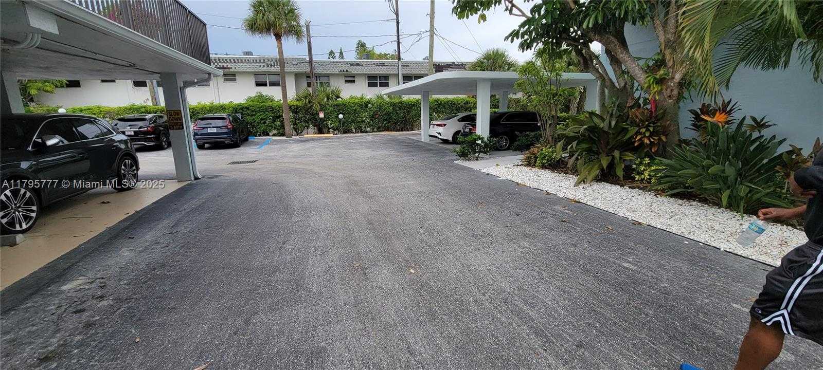 Small Image of 3040 LAKE SHORE DR PH2, Riviera Beach Number 42