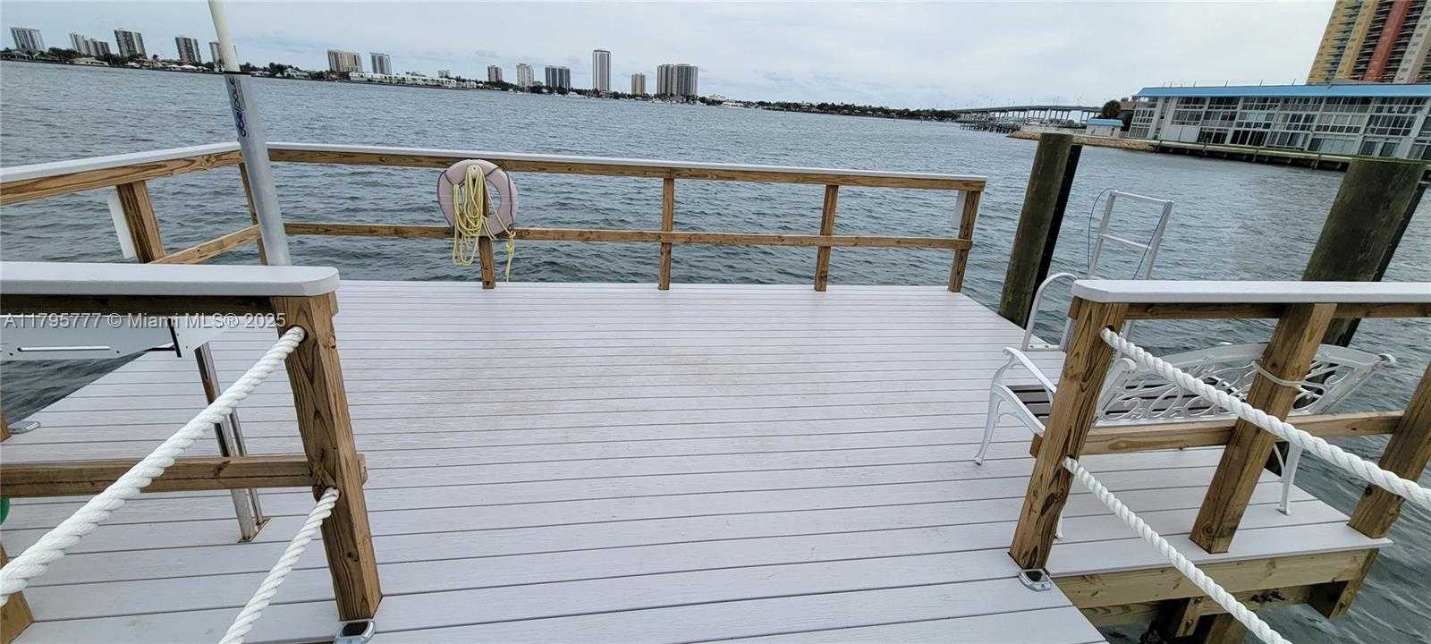 Small Image of 3040 LAKE SHORE DR PH2, Riviera Beach Number 44