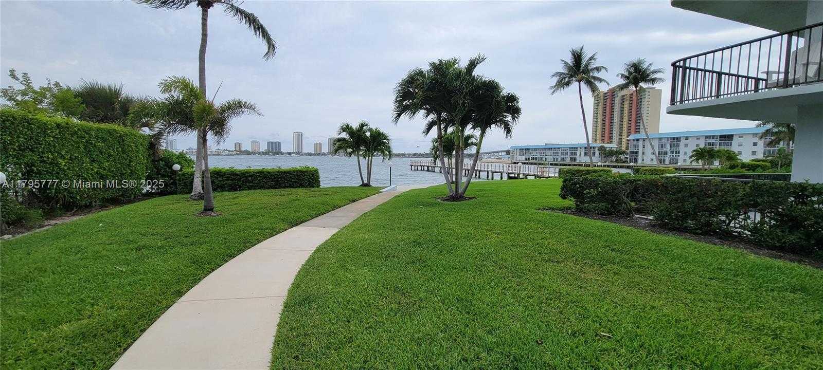 Small Image of 3040 LAKE SHORE DR PH2, Riviera Beach Number 45