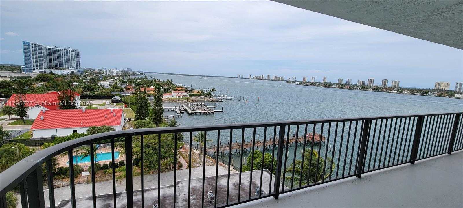 Small Image of 3040 LAKE SHORE DR PH2, Riviera Beach Number 6