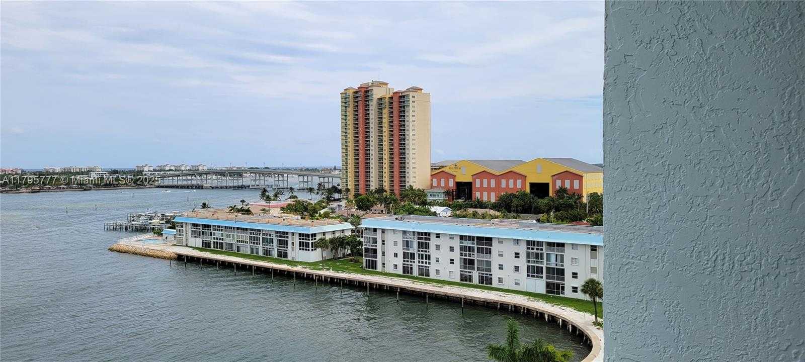 Small Image of 3040 LAKE SHORE DR PH2, Riviera Beach Number 8
