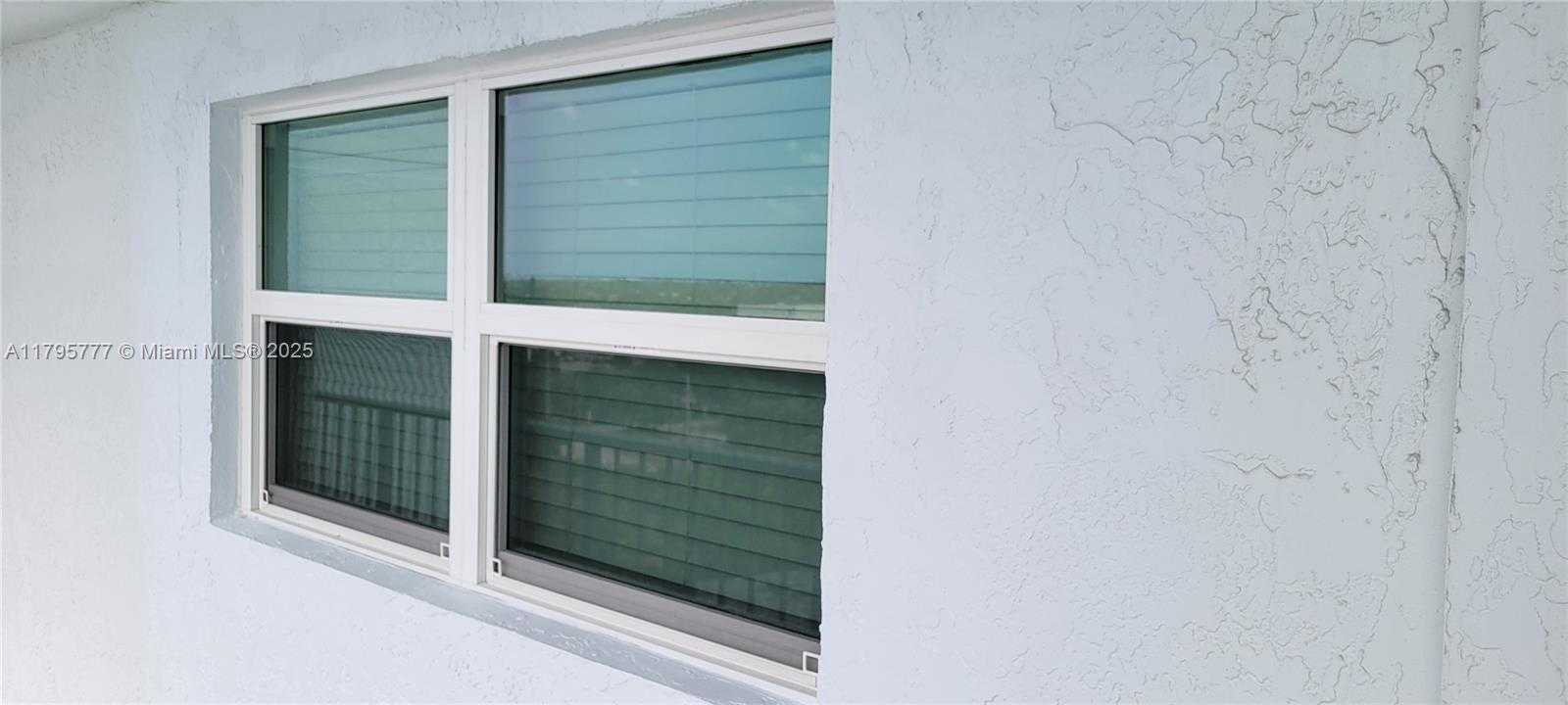 Small Image of 3040 LAKE SHORE DR PH2, Riviera Beach Number 9
