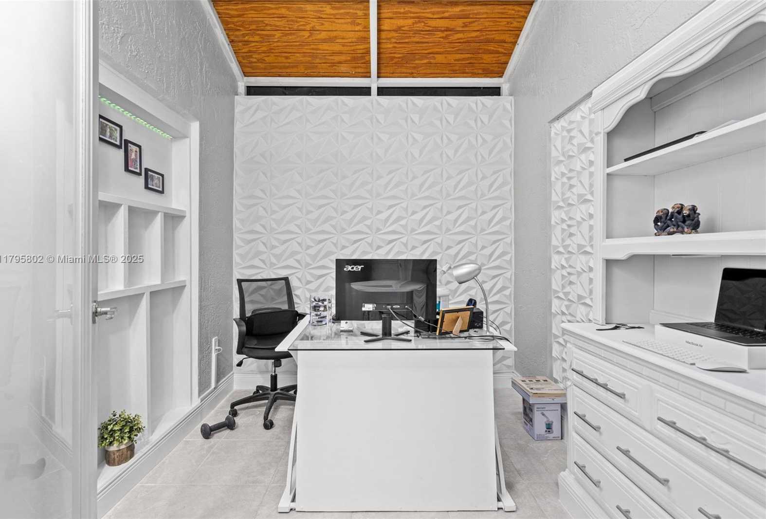 Small Image of 14162 NORTH WEST 87TH CT, Miami Lakes Number 15