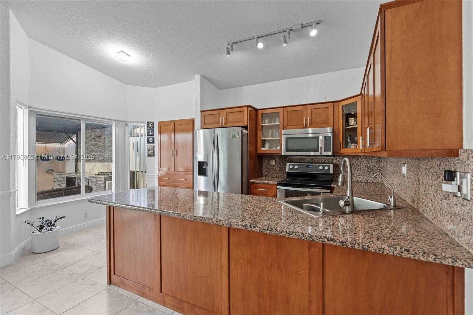 Small Image of 14162 NORTH WEST 87TH CT, Miami Lakes Number 16