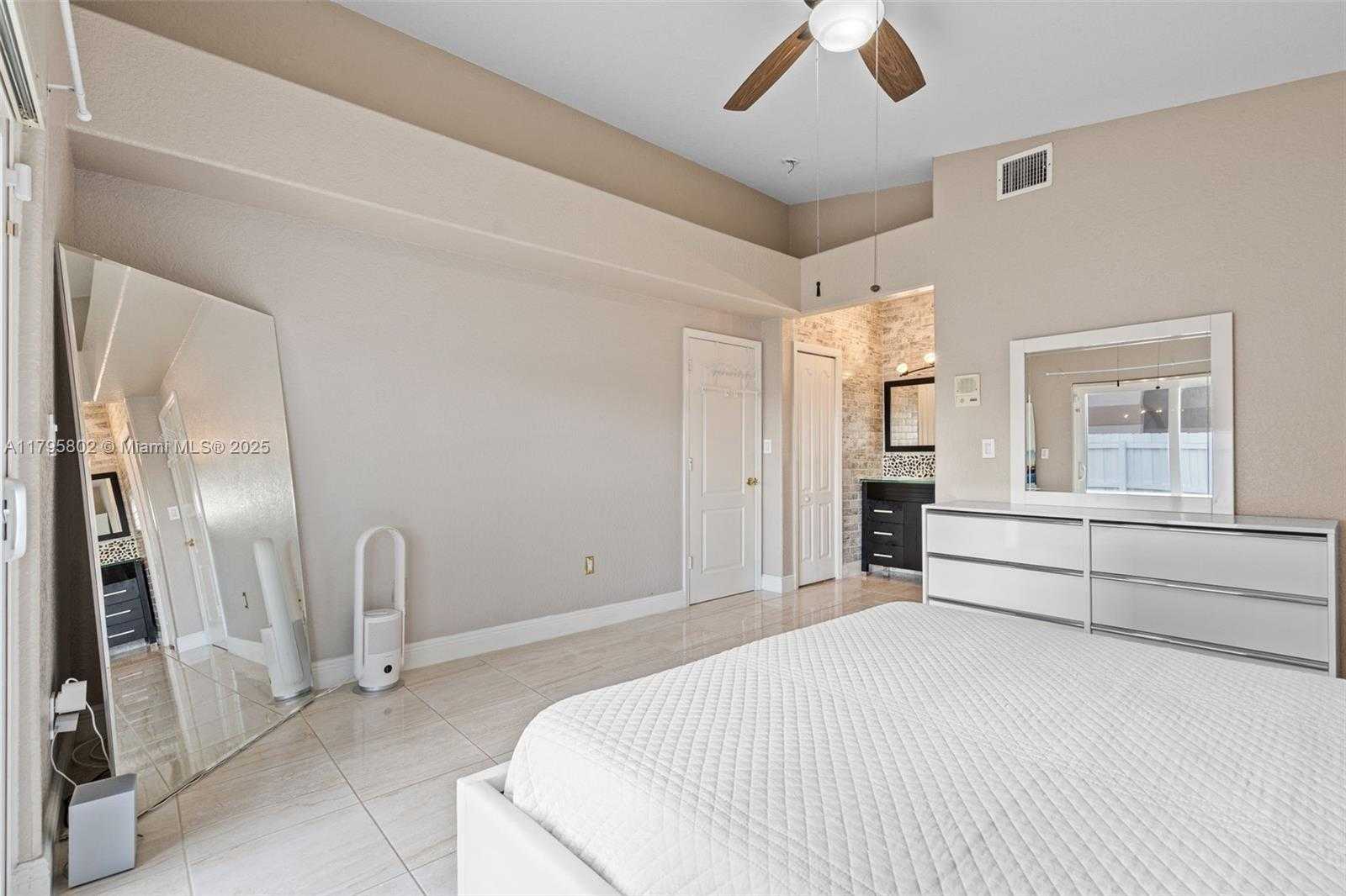 Small Image of 14162 NORTH WEST 87TH CT, Miami Lakes Number 26