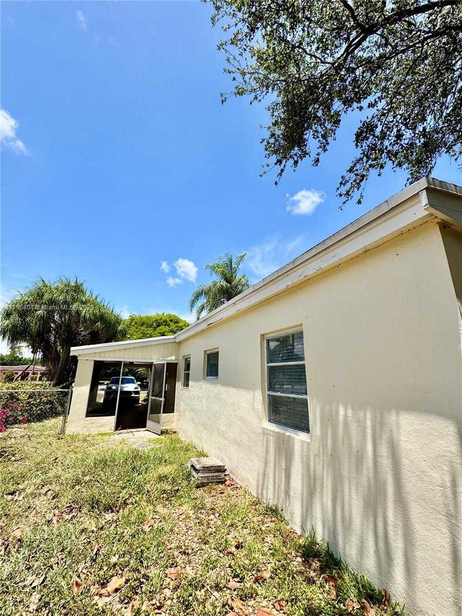 Small Image of 2100 NORTH EAST 173RD ST, North Miami Beach Number 18