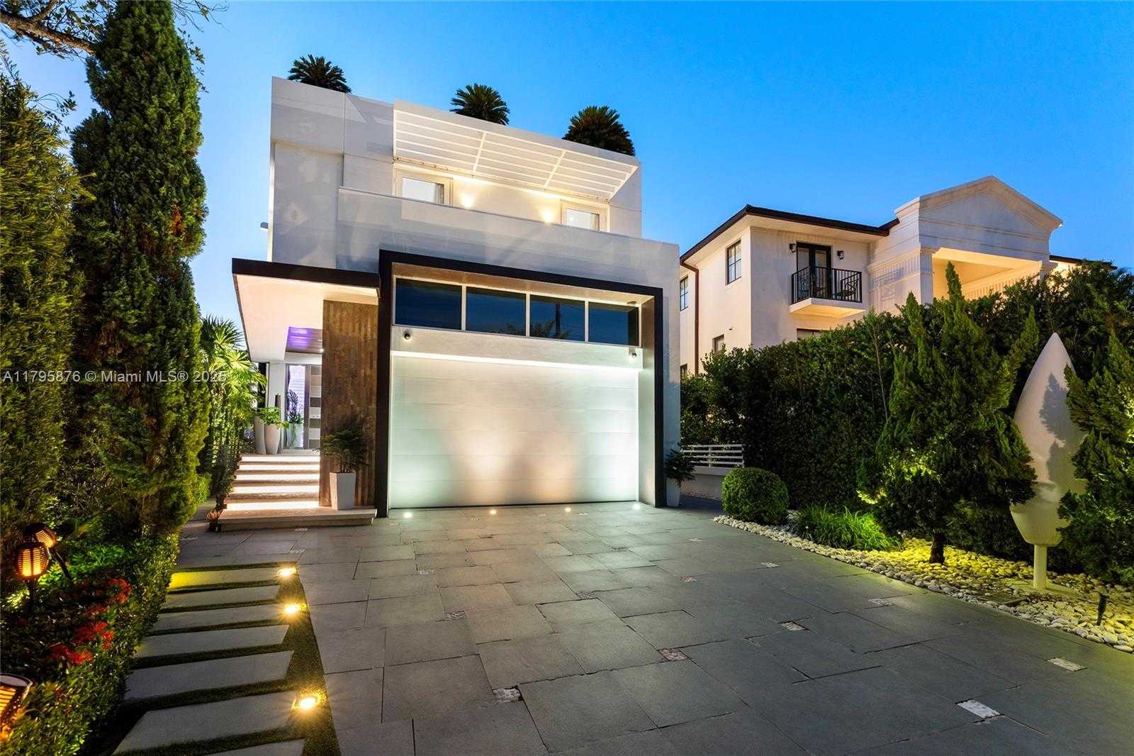 Small Image of 441 NORTH HIBISCUS DR, Miami Beach Number 10
