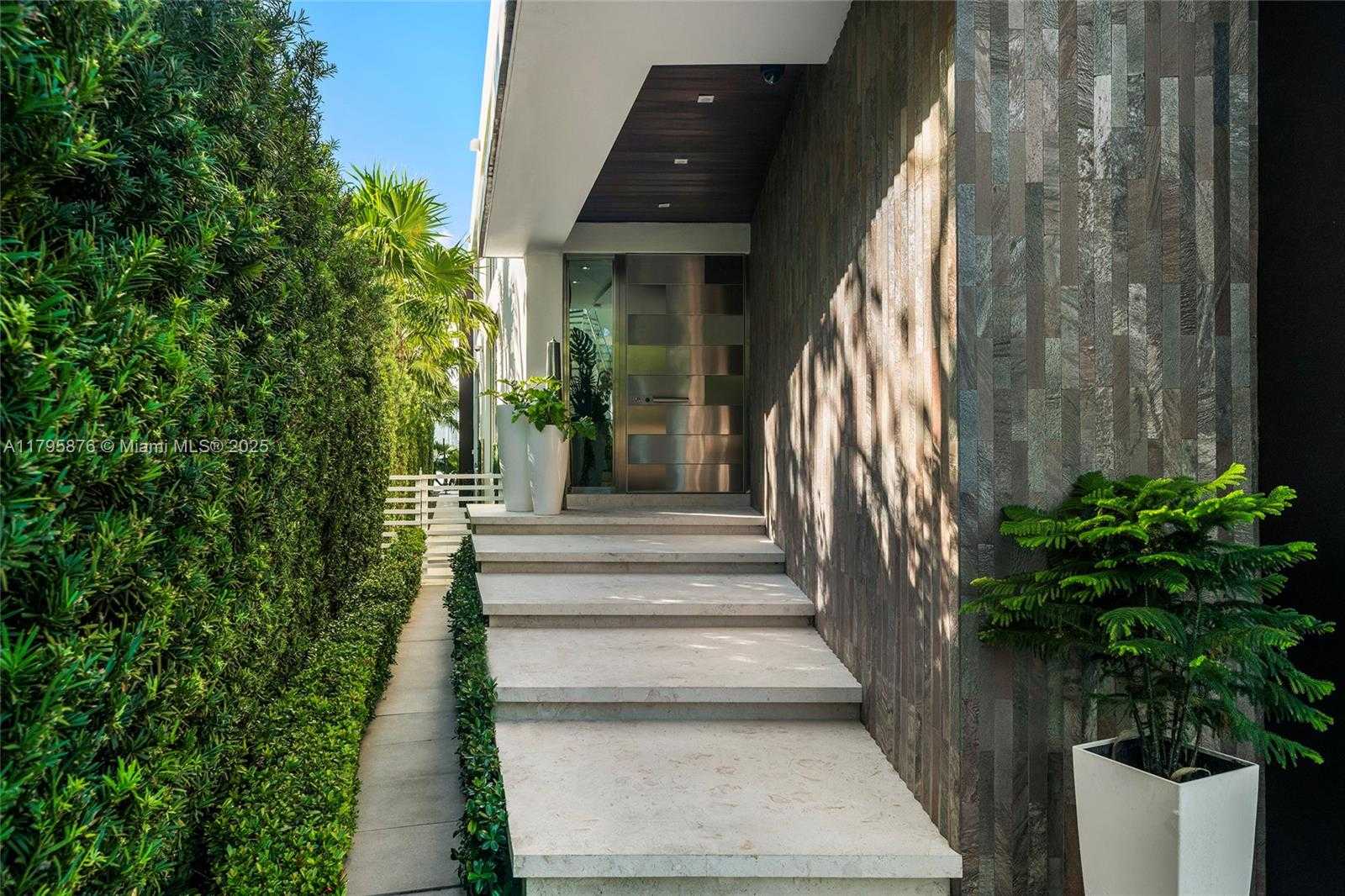 Small Image of 441 NORTH HIBISCUS DR, Miami Beach Number 12