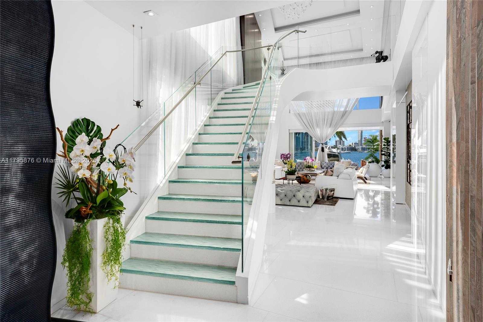 Small Image of 441 NORTH HIBISCUS DR, Miami Beach Number 15
