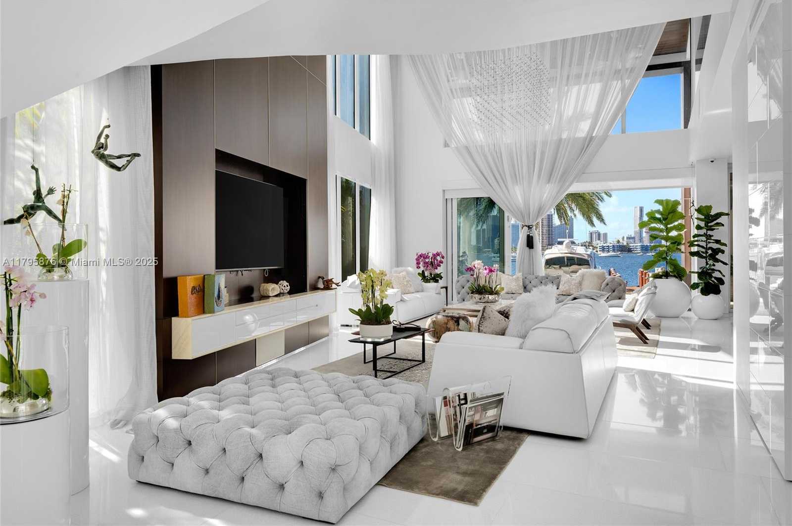 Small Image of 441 NORTH HIBISCUS DR, Miami Beach Number 19