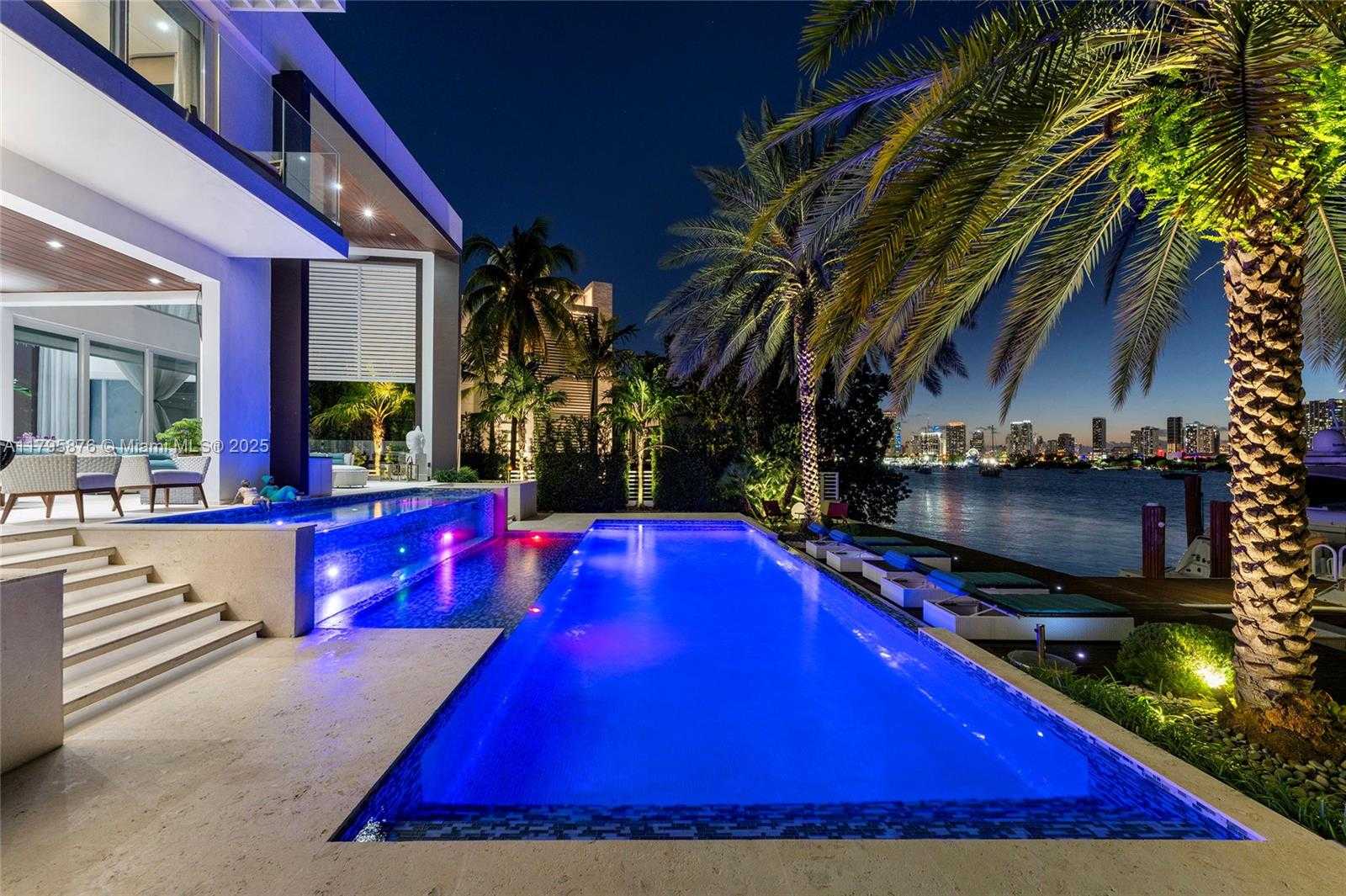 Small Image of 441 NORTH HIBISCUS DR, Miami Beach Number 2