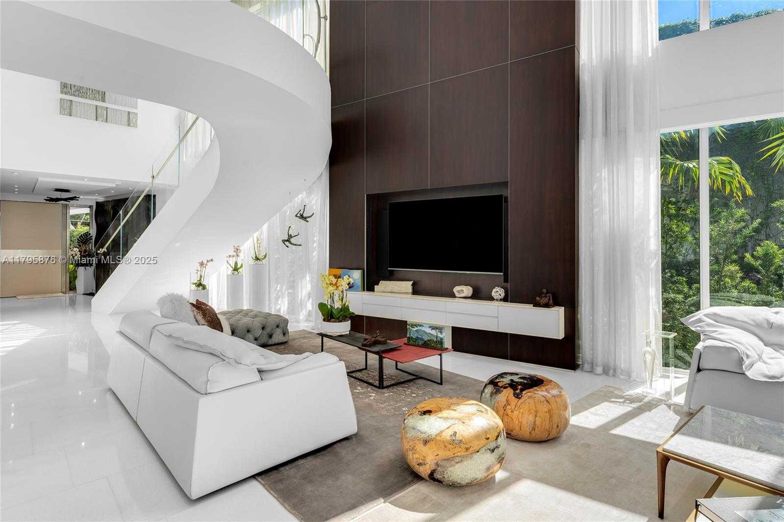 Small Image of 441 NORTH HIBISCUS DR, Miami Beach Number 21