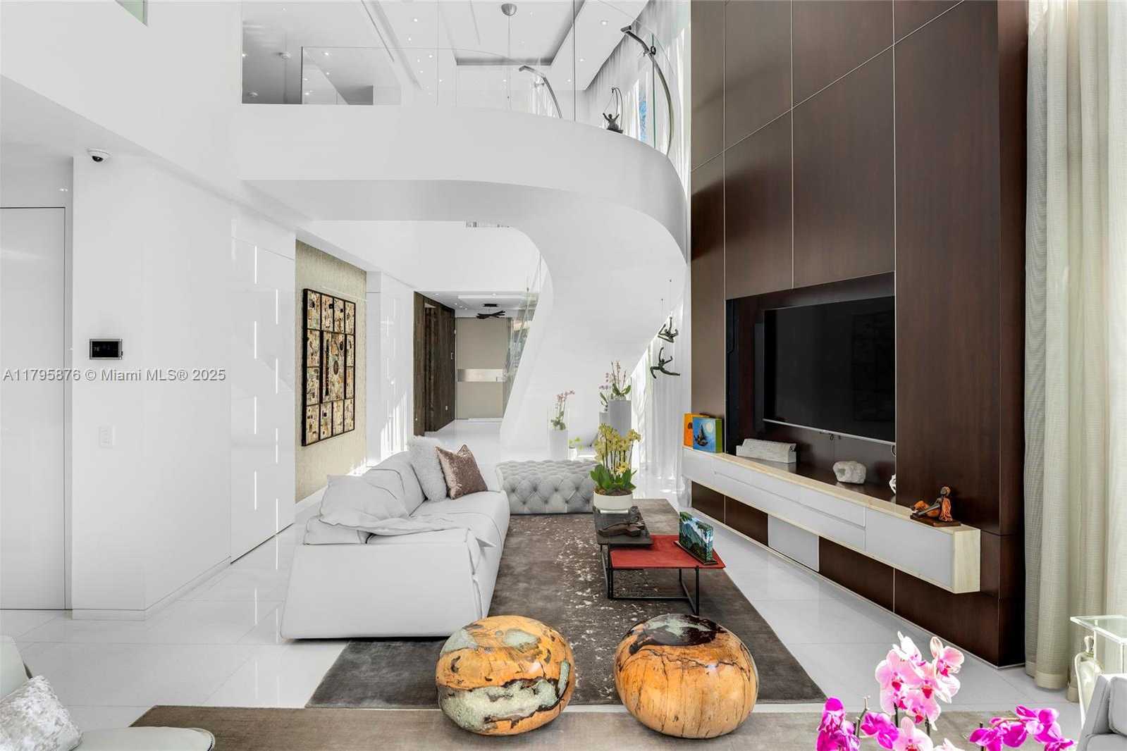 Small Image of 441 NORTH HIBISCUS DR, Miami Beach Number 25