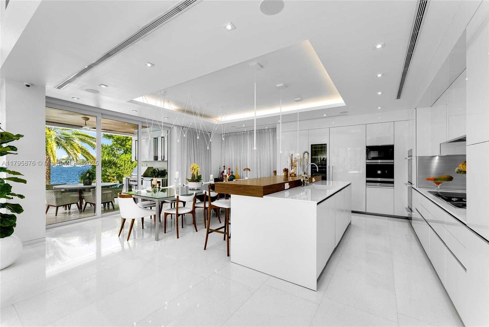 Small Image of 441 NORTH HIBISCUS DR, Miami Beach Number 31