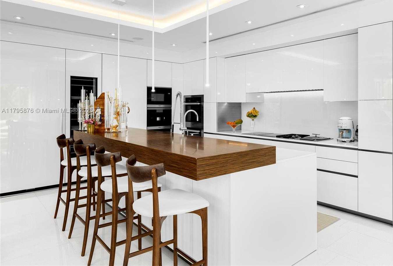 Small Image of 441 NORTH HIBISCUS DR, Miami Beach Number 33