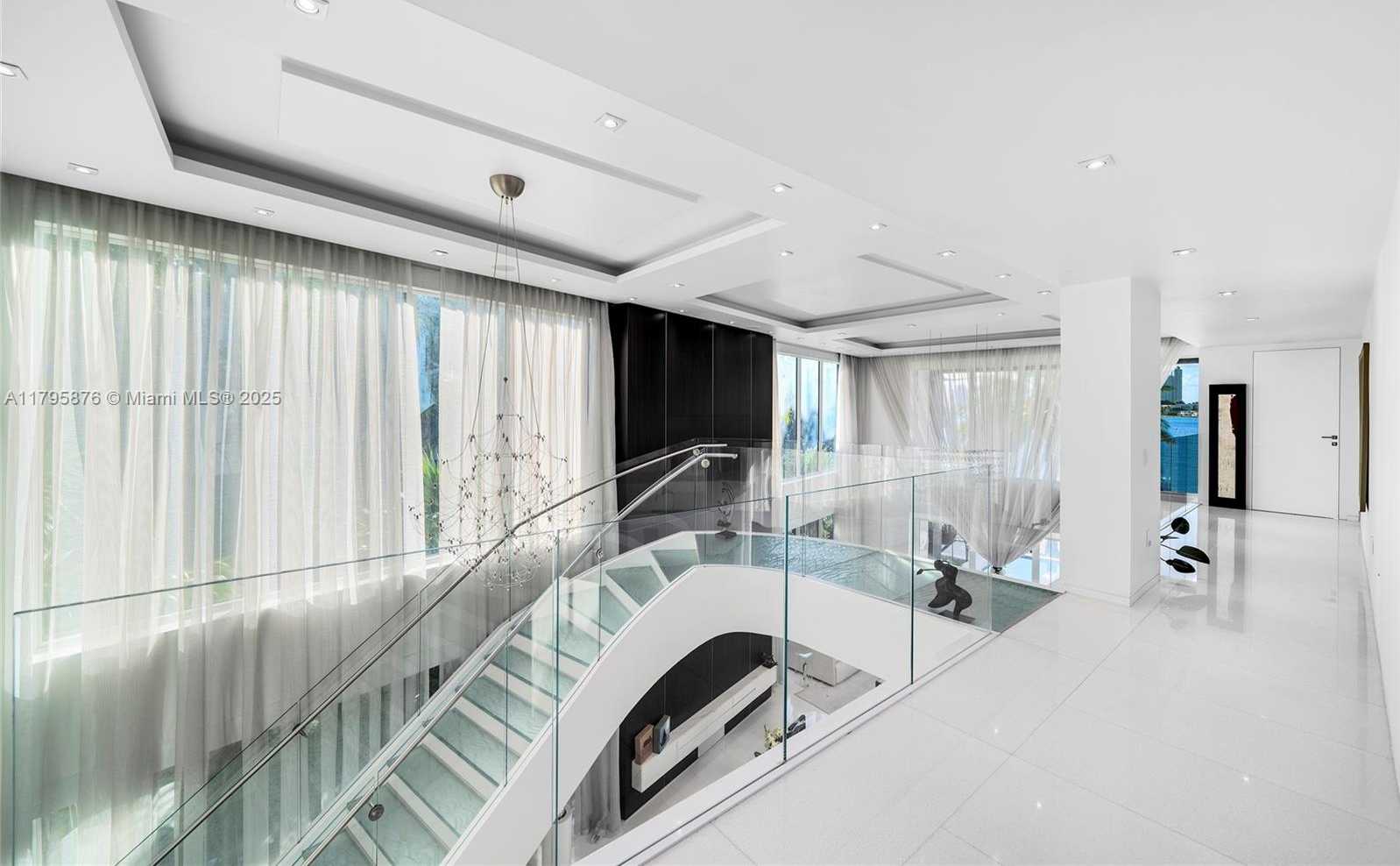 Small Image of 441 NORTH HIBISCUS DR, Miami Beach Number 35