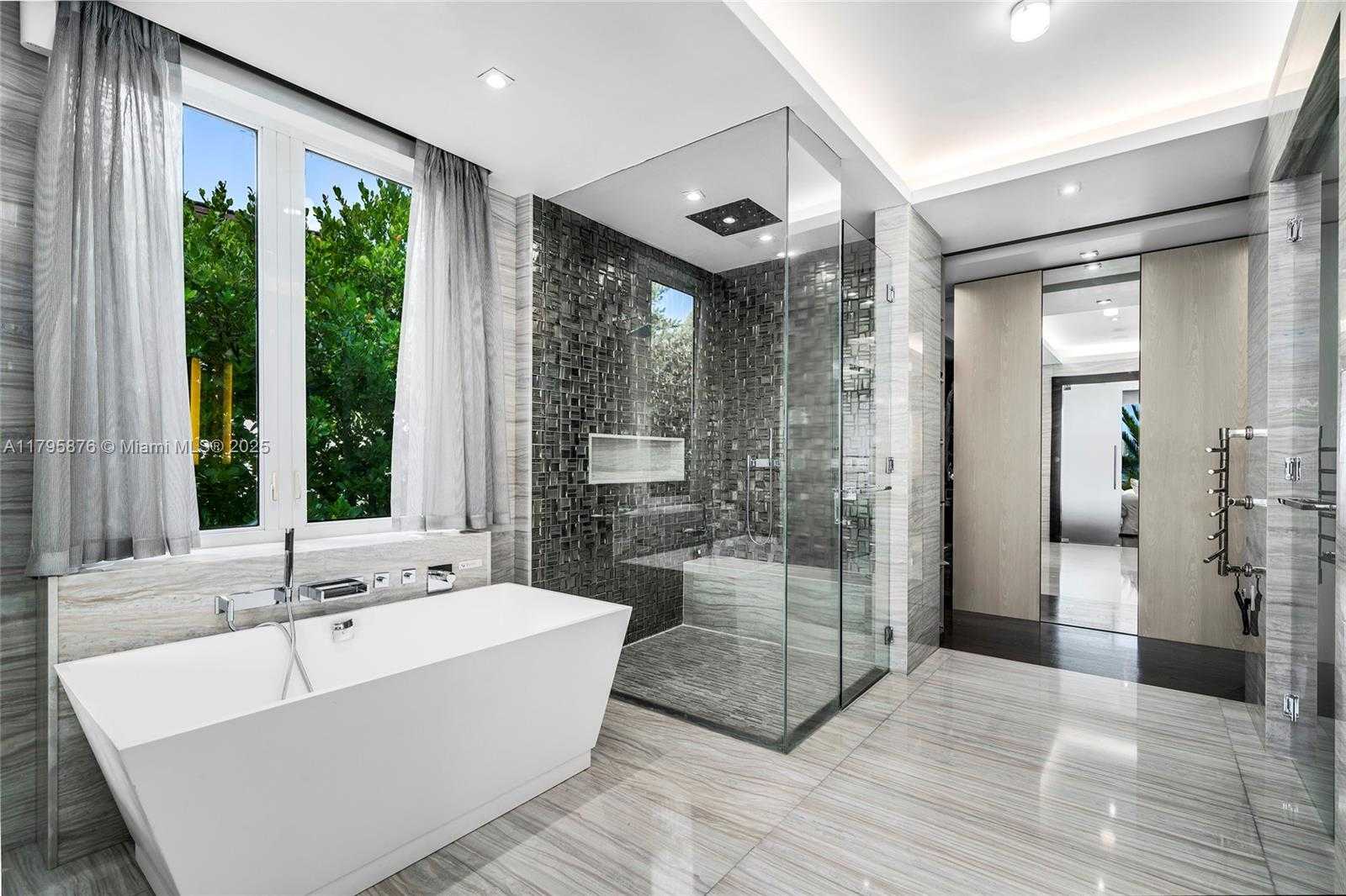 Small Image of 441 NORTH HIBISCUS DR, Miami Beach Number 44