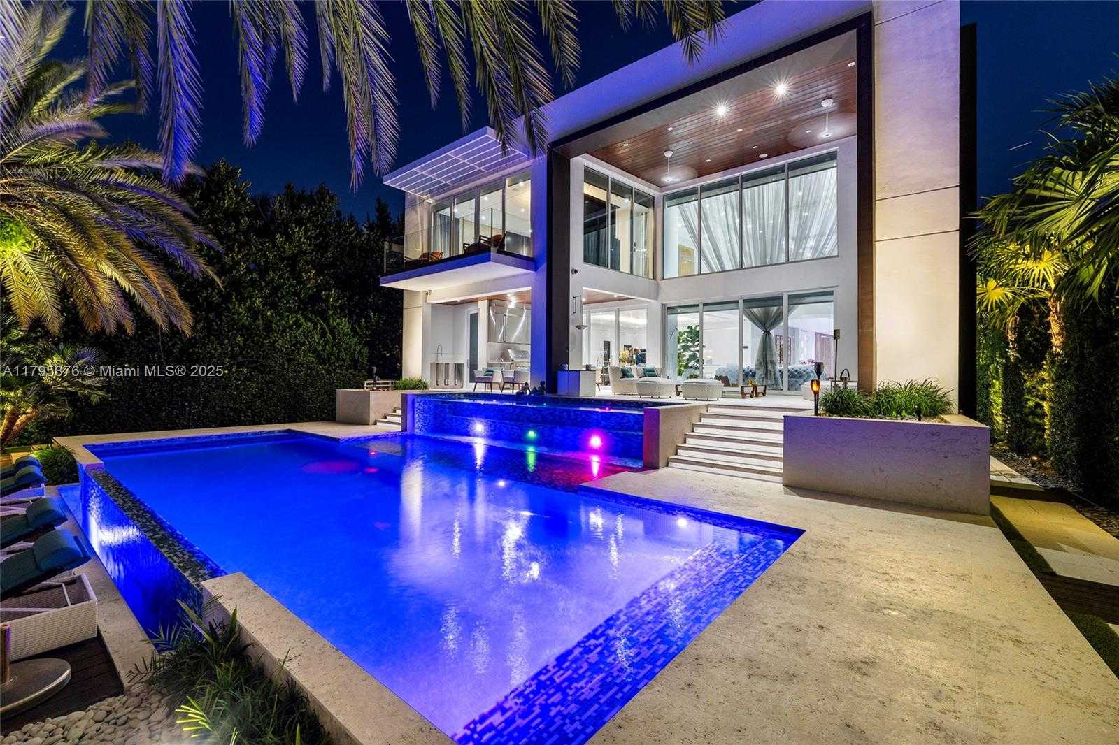 Small Image of 441 NORTH HIBISCUS DR, Miami Beach Number 5