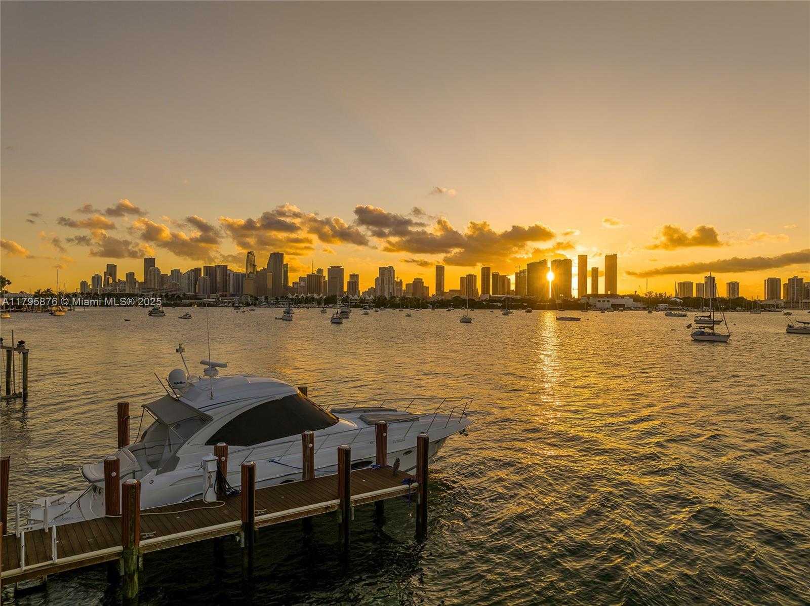 Small Image of 441 NORTH HIBISCUS DR, Miami Beach Number 52