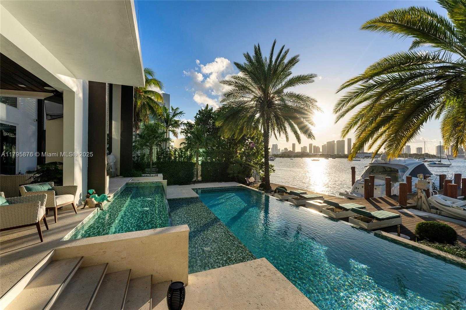 Small Image of 441 NORTH HIBISCUS DR, Miami Beach Number 54