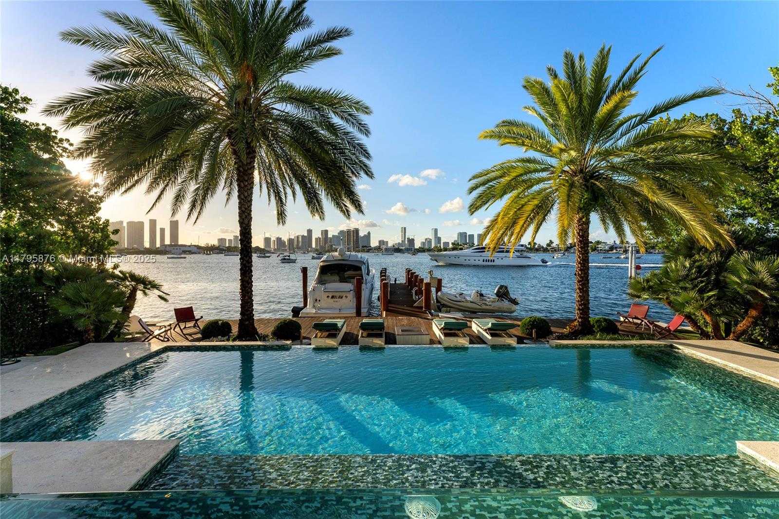 Small Image of 441 NORTH HIBISCUS DR, Miami Beach Number 57