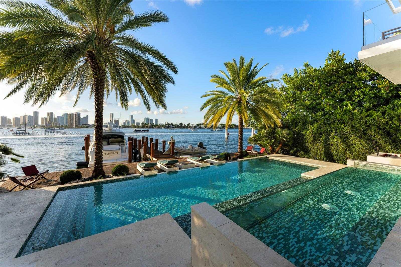 Small Image of 441 NORTH HIBISCUS DR, Miami Beach Number 58