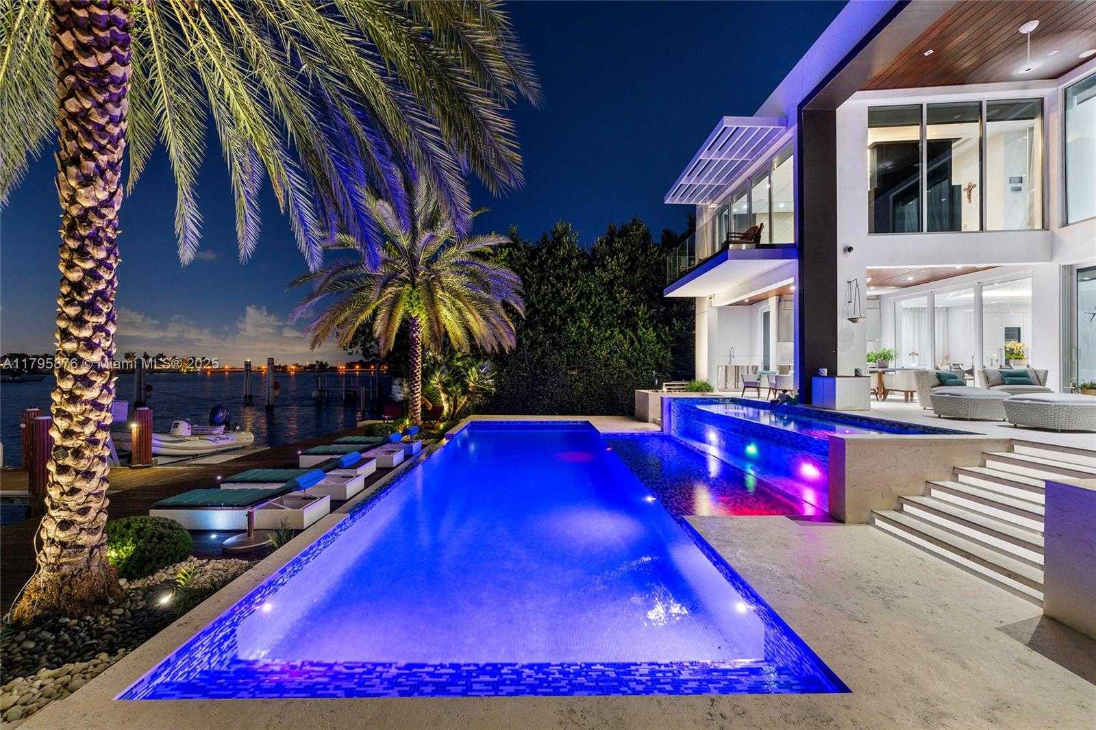 Small Image of 441 NORTH HIBISCUS DR, Miami Beach Number 6