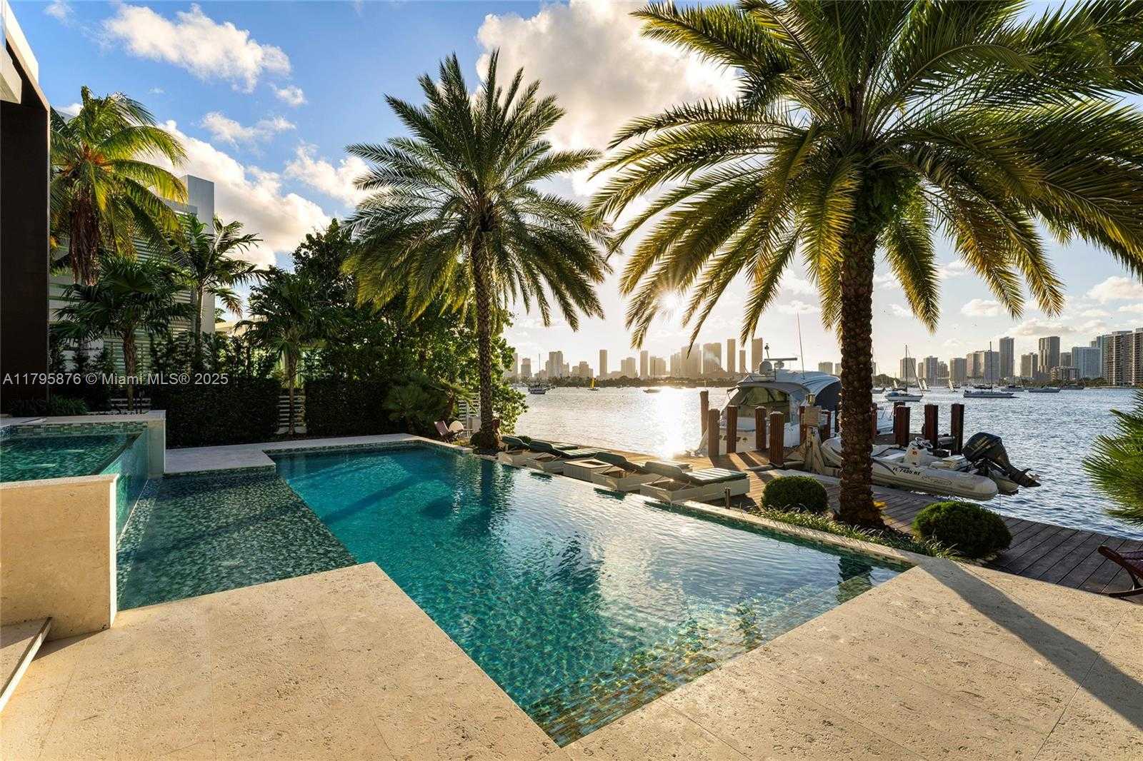 Small Image of 441 NORTH HIBISCUS DR, Miami Beach Number 61