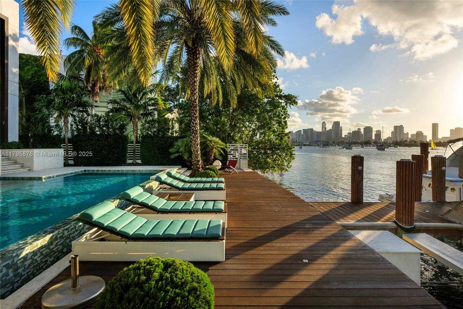 Small Image of 441 NORTH HIBISCUS DR, Miami Beach Number 62