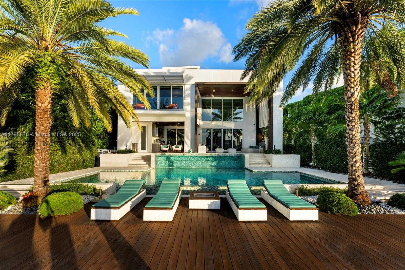 Small Image of 441 NORTH HIBISCUS DR, Miami Beach Number 63