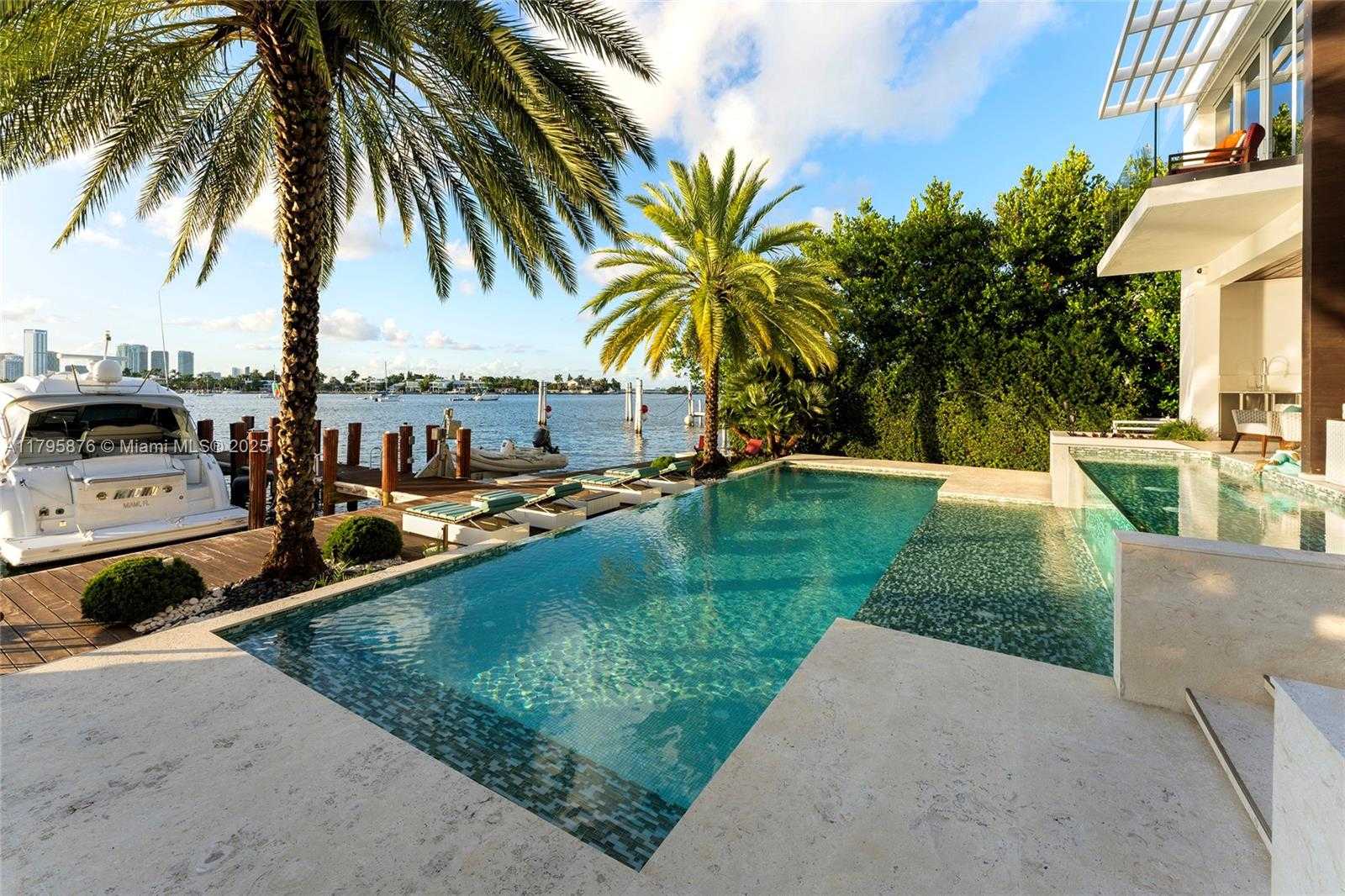 Small Image of 441 NORTH HIBISCUS DR, Miami Beach Number 65