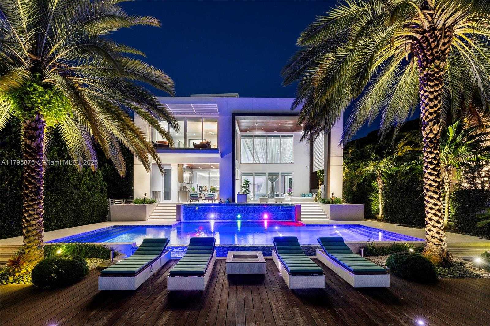 Small Image of 441 NORTH HIBISCUS DR, Miami Beach Number 7