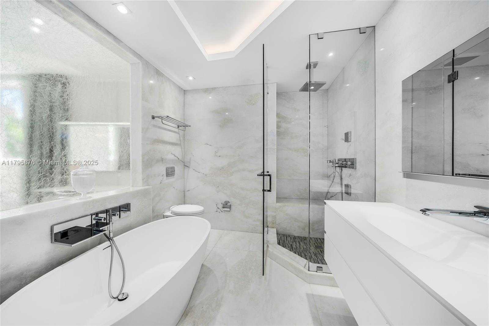 Small Image of 441 NORTH HIBISCUS DR, Miami Beach Number 70