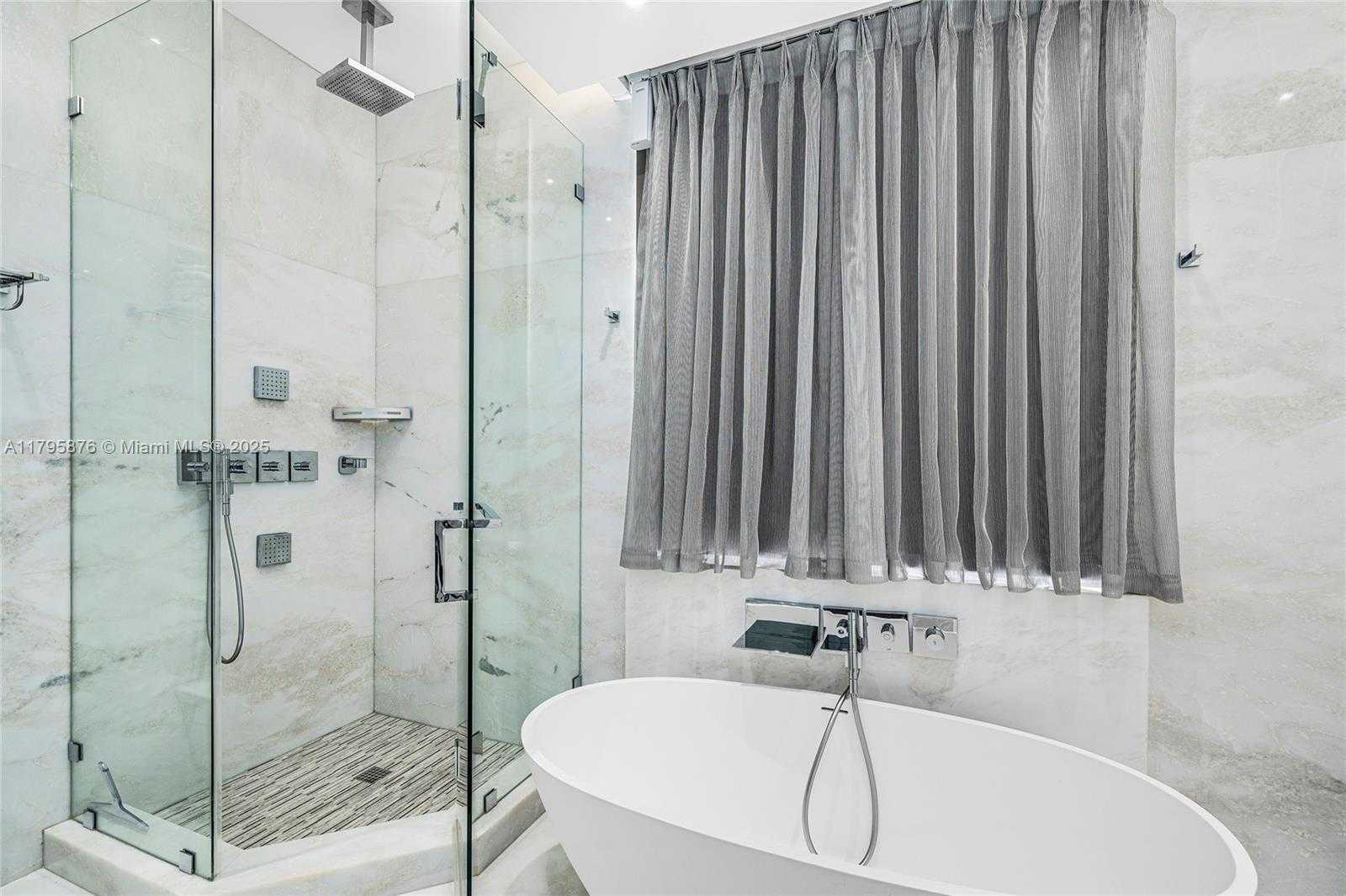 Small Image of 441 NORTH HIBISCUS DR, Miami Beach Number 71