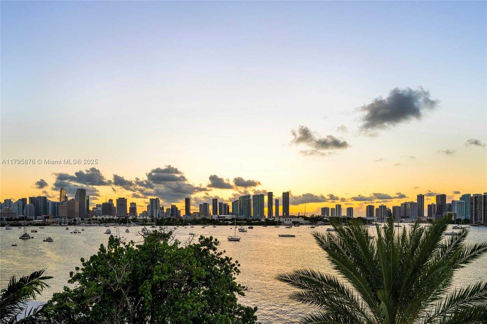 Small Image of 441 NORTH HIBISCUS DR, Miami Beach Number 74