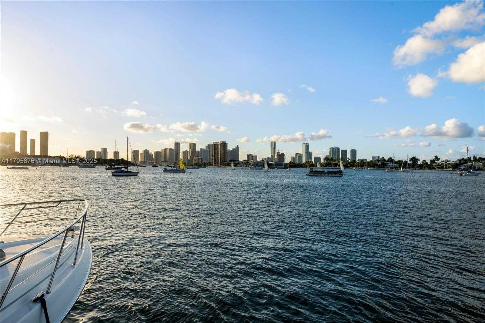 Small Image of 441 NORTH HIBISCUS DR, Miami Beach Number 75