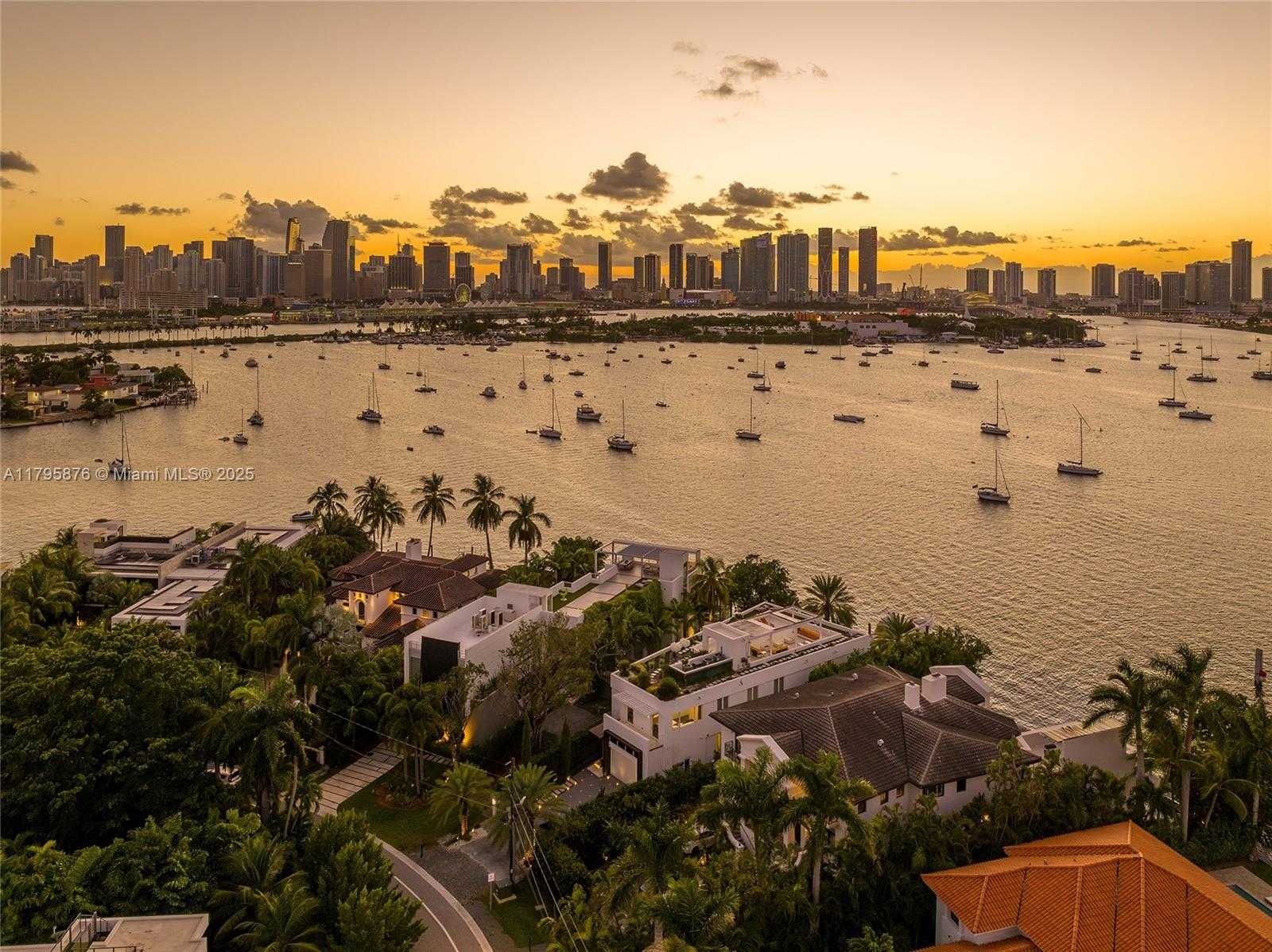 Small Image of 441 NORTH HIBISCUS DR, Miami Beach Number 79