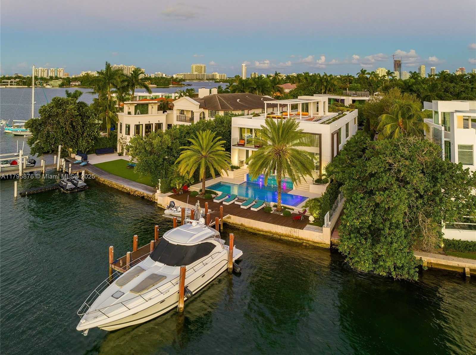 Small Image of 441 NORTH HIBISCUS DR, Miami Beach Number 82