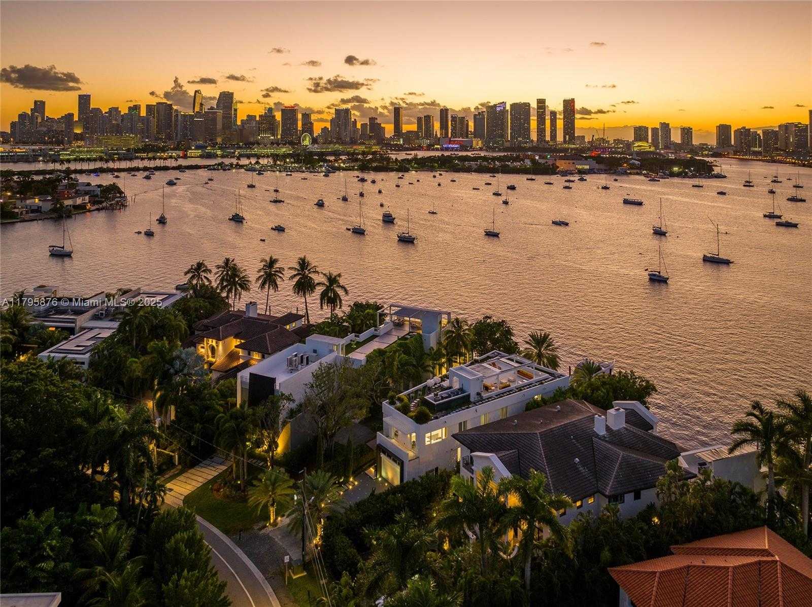 Small Image of 441 NORTH HIBISCUS DR, Miami Beach Number 84