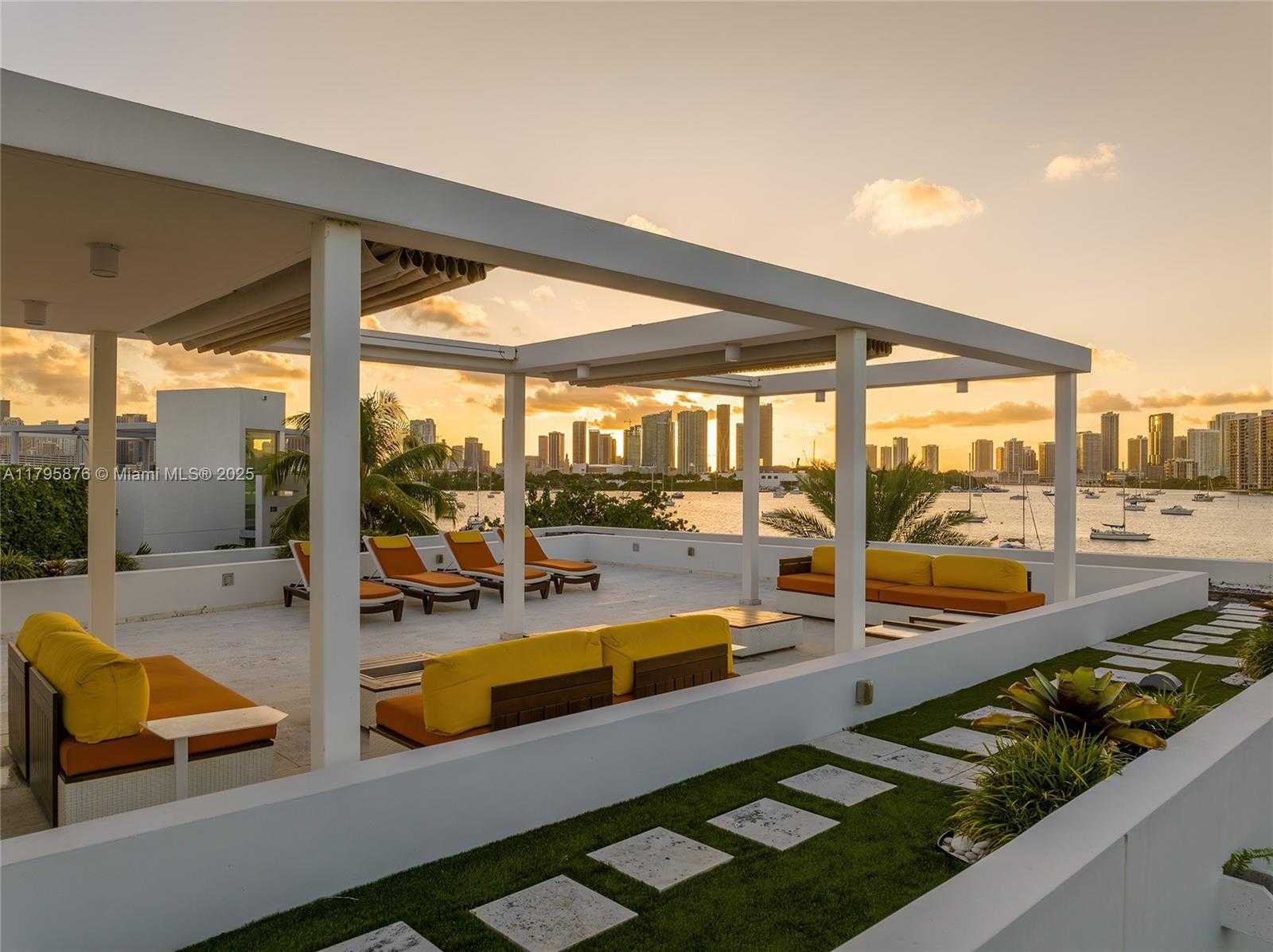 Small Image of 441 NORTH HIBISCUS DR, Miami Beach Number 92