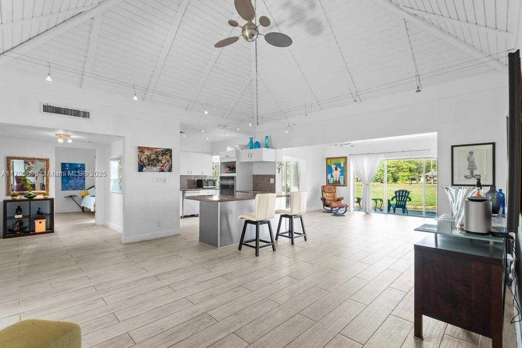 Small Image of 5715 BAYBERRY LN, Tamarac Number 11