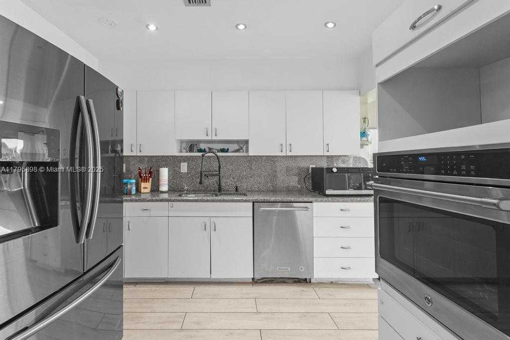 Small Image of 5715 BAYBERRY LN, Tamarac Number 13
