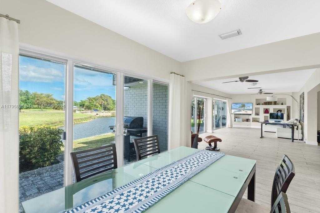 Small Image of 5715 BAYBERRY LN, Tamarac Number 18