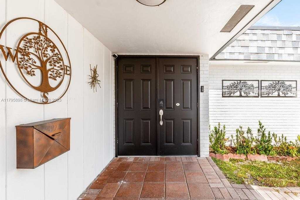 Small Image of 5715 BAYBERRY LN, Tamarac Number 2